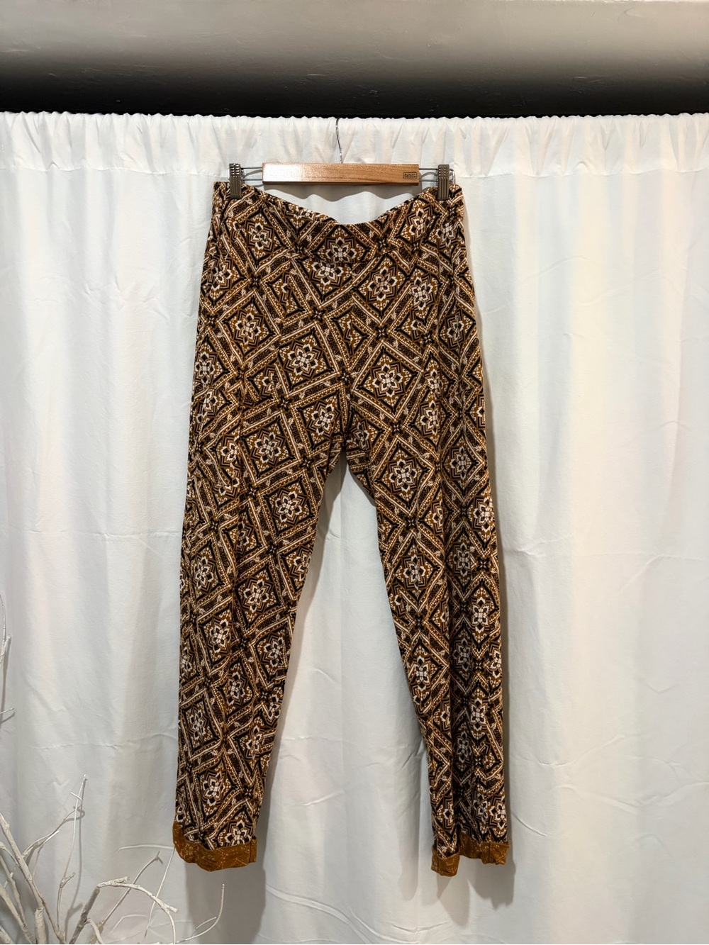 Known supply woman’s pants new